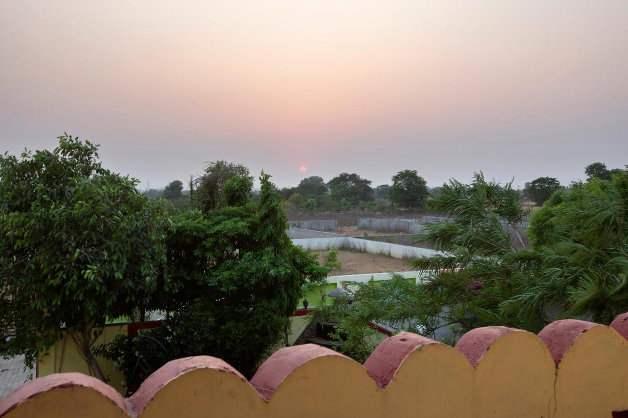 Bundeli Farm Resort & Banquet Orchha Exterior photo